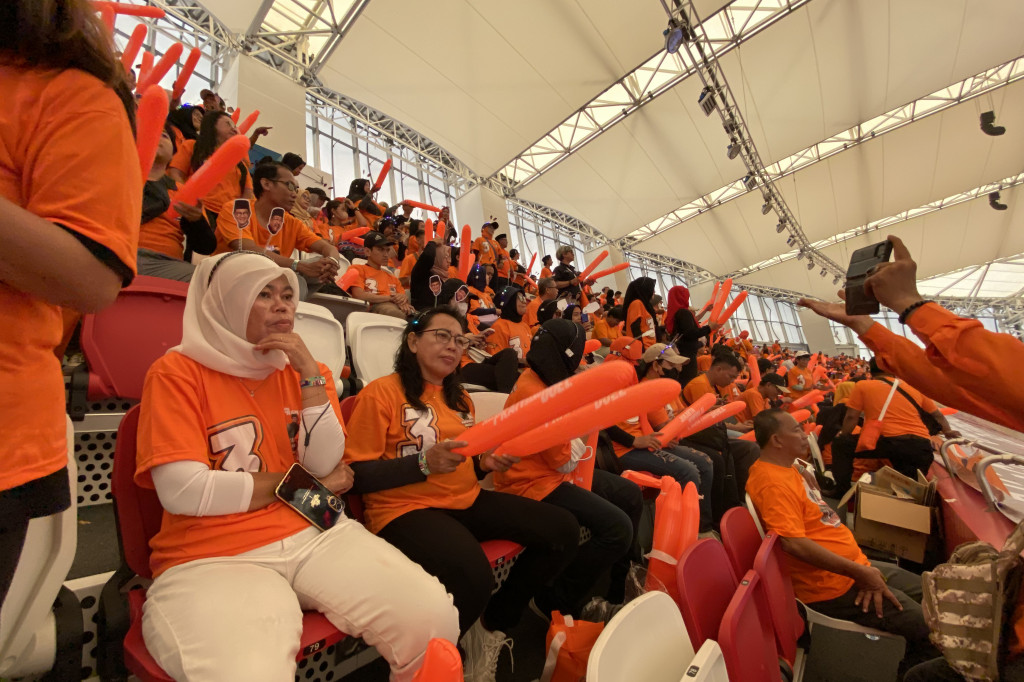“Dari awal mas Pram mau kita riang gembira, gaboleh identitas, gamau macem-macem, saya setuju kita riang gembira, karakter Jakarta ya riang gembira,” ucap Rano Karno di Velodrome Jakarta, Minggu, 3 November 2024.
