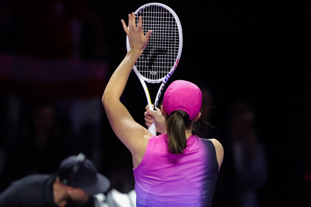 Swiatek memenangi 13 dari 17 gim terakhir. Secara keseluruhan, ia melakukan 10 ace dan menyelesaikan pertandingan dengan 40 winner dalam dua jam 32 menit pertandingan.