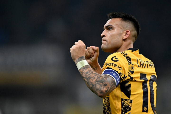 Inter baru memecah kebuntuan di menit ke-65. Umpan silang Dimarco dari sisi kiri ditanduk oleh Lautaro di depan. Bola tidak dapat dibendung Stankovic.