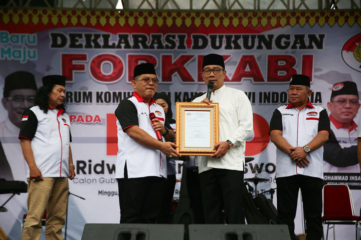 Calon gubernur (cagub) dan calon wakil gubernur (cawagub) Jakarta 2024, Ridwan Kamil (RK) dan Suswono (RIDO) mendapat dukungan dari Forum Komunikasi Kaum Betawi Indonesia (Forkkabi). Atas dukungan ini, RK janji melahirkan Lembaga Adat Betawi yang diatur melalui Peraturan Daerah (Perda).