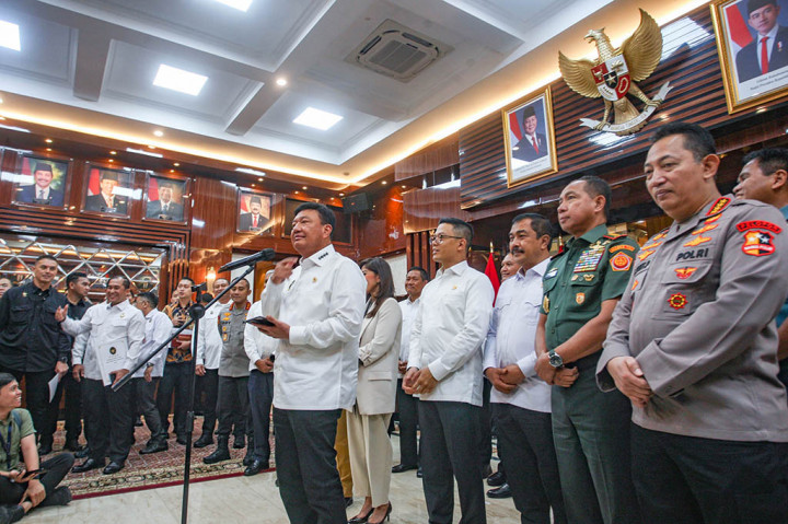 Budi Gunawan menegaskan tujuh desk yang resmi dibentuk hari ini itu seluruhnya bakal langsung bekerja cepat.