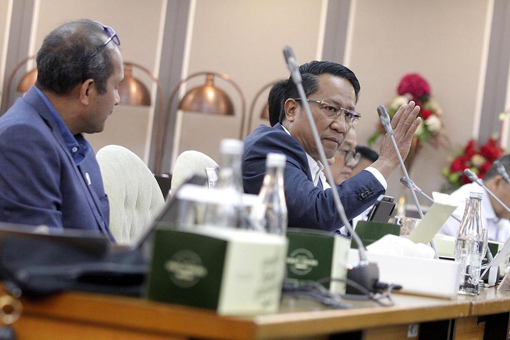 Menurut dia, tim transisi terus bekerja untuk membagi tugas, personel atau sumber budaya manusia (SDM), aset, dan lainnya yang sebelumnya berada pada satu kementerian yaitu Kementerian Hukum dan HAM akibat adanya nomenklatur baru.