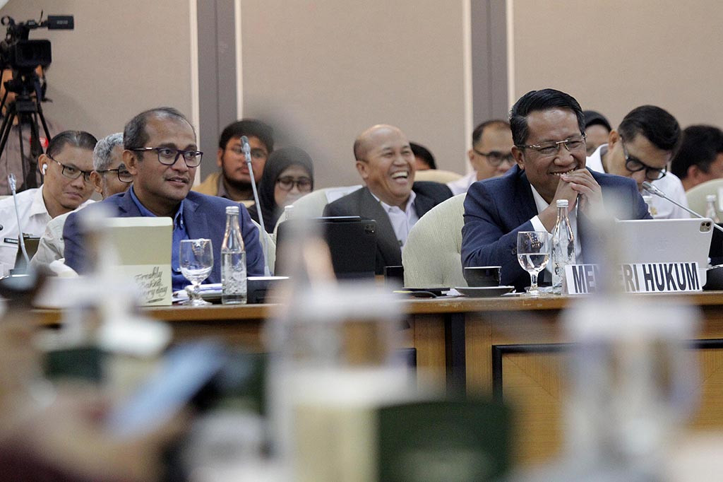 Menteri Hukum Supratman Andi Agtas mengatakan, meskipun saat ini Kementerian Hukum sedang menjalankan transisi setelah adanya nomenklatur baru, namun semua layanan kepada publik tetap berjalan seperti biasanya.