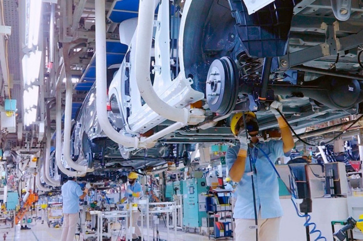 Daihatsu merupakan produsen mobil terbesar di Indonesia, dengan dua fasilitas produksi yang di Sunter, Jakarta dan Karawang, Jawa Barat. Bahkan yang di Karawang diketahui pabrik terbesar di Indonesia dengan kapasitas produksi mencapai 200 ribu unit per tahun.