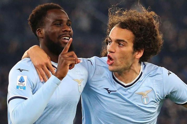 Lazio unggul cepat berkat gol Boulaye Dia ketika pertandingan baru berusia dua menit. Cagliari kemudian menyamakan kedudukan pada menit ke-41, melalui gol Zito Luvumbo. Babak pertama pun ditutup dengan skor imbang 1-1.
