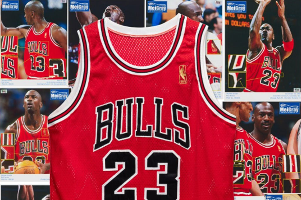 Jersey ikonik itu dikenakan Jordan dalam setidaknya 17 laga musim tersebut, termasuk saat rookie Allen Iverson melakukan crossover terkenal terhadap sang legenda.