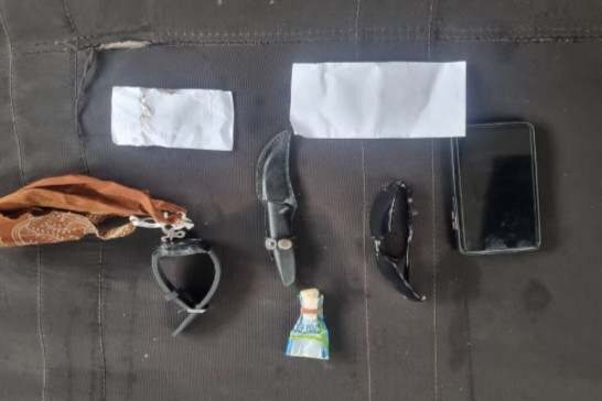 Ada pula satu buah rolling bed warna hitam, satu buah tablet samsung warna putih beserta keyboard case, dua buah kaos warna hitam bertuliskan dari Ambon untuk Bumi Syam, tiga buah papan sasaran panah. Selanjutnya, satu buah tas ransel warna orange, 30 buah buku berisi tentang jihad yang mengarah ke radikalisme atau terorisme.