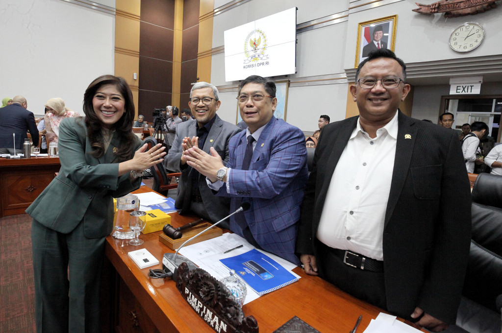 Meutya, yang sebelumnya duduk di kursi Ketua Komisi I DPR RI periode lalu, mengaku cukup gugup duduk di kursi pimpinan mitra kerja Komisi I DPR pada periode pemerintahan saat ini.