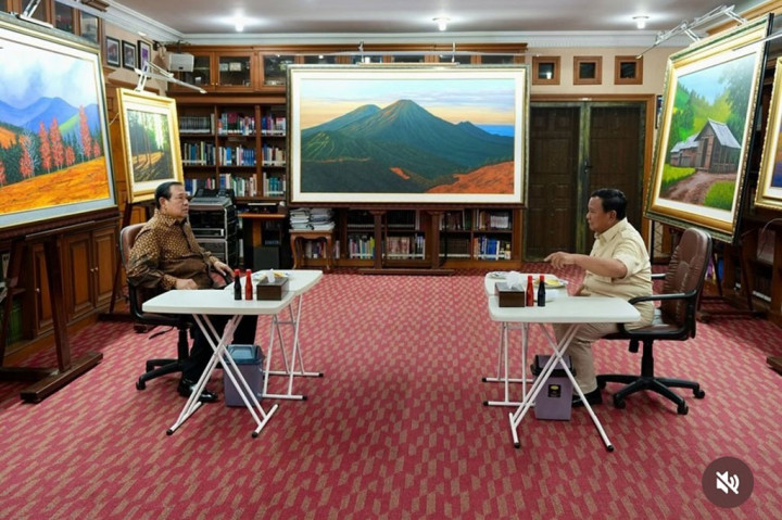 Presiden Prabowo Subianto dan Presiden Ke-6 RI Susilo Bambang Yudhoyono (SBY) melakukan pertemuan tertutup di Cikeas, Bogor, Jawa Barat, Senin, 4 November 2024 malam.