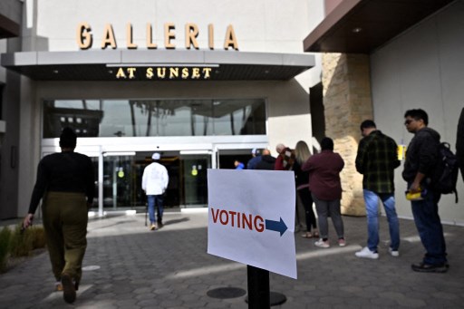 Menurut kompilasi jajak pendapat yang disusun oleh situs Web RealClearPolitics, kandidat Demokrat Kamala Harris dan kandidat Republik Donald Trump bersaingan ketat secara nasional. Harris hanya unggul 0,1 persen dengan 48,7 persen suara dan Trump sebanyak 48,6 persen.