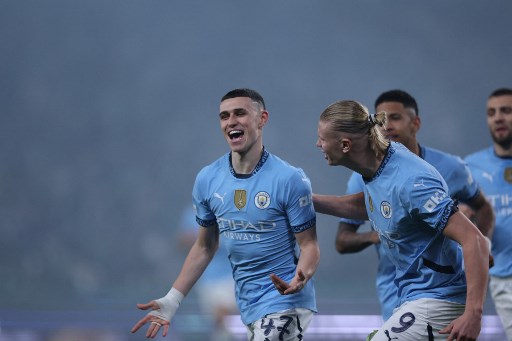 City sempat memberikan tekanan dengan gol cepat Phil Foden pada menit keempat. Memanfaatkan kelengahan pertahanan Sporting, Foden melepaskan tembakan mendatar yang gagal dihalau kiper Franco Israel.