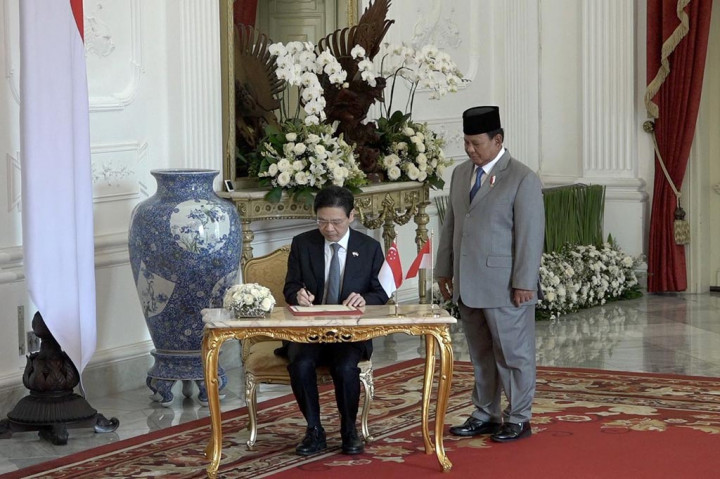 Kedua, terkait kerja sama ekonomi, Presiden Prabowo menekankan bahwa Singapura telah menjadi mitra perdagangan dan investor terbesar di Indonesia.