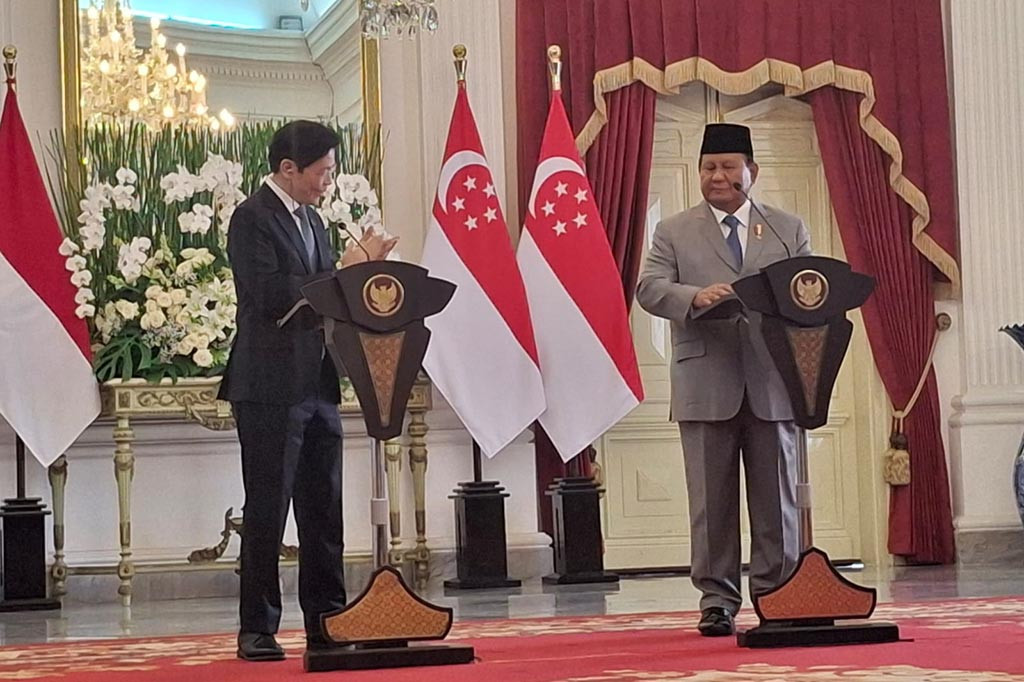 Ketiga, terkait teknologi rendah karbon, kedua pemimpin negara membahas proyek kerja sama yang sedang berjalan, termasuk interkoneksi listrik lintas batas, pengembangan bersama untuk hidrogen hijau di Sumatera, dan pembangkit listrik tenaga surya.