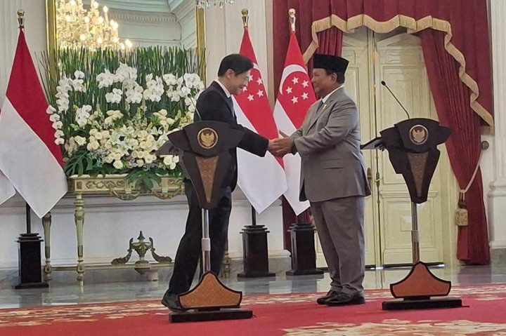 Keempat, mengenai ketahanan pangan, Prabowo dan PM Lawrence membahas potensi kerja sama terkait transfer teknologi dan pertukaran keahlian di bidang ketahanan pangan, khususnya dalam pertanian perkotaan dan pengembangan kawasan lumbung pangan atau food estate.