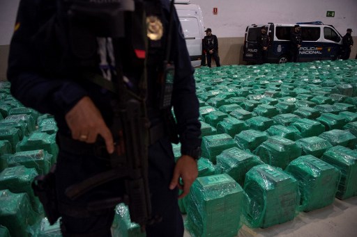 Polisi Spanyol mengumumkan penyitaan kokain seberat 13 ton, Rabu, 6 November 2024. Ini merupakan penangkapan terbesar sepanjang sejarah negara itu. Penyitaan itu juga merupakan yang terbesar kedua dalam sejarah Uni Eropa.