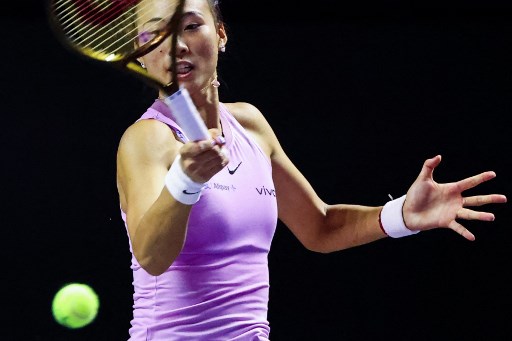 Hasil ini membuat Zheng menjadi petenis Tiongkok pertama sejak Li Na pada 2013, yang berhasil lolos fase grup WTA Finals.
