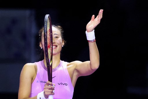 Zheng menaklukkan unggulan keempat Paolini dua set langsung, 6-1, 6-1, pada laga yang berlangsung selama 67 menit. Ini merupakan kemenangan keempat Zheng dari empat pertemuan dengan Paolini.