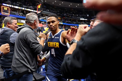 Russell Westbrook tampil gemilang dengan mencetak 29 poin untuk memimpin Denver Nuggets mengalahkan Oklahoma City Thunder.