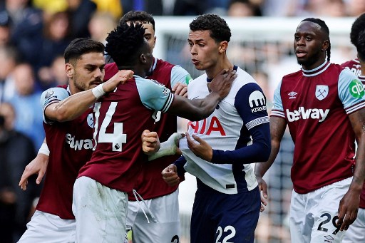 Kudus diskors tiga pertandingan, yang dua pertandingannya sudah dijalani, tetapi setelah FA melakukan persidangan, ia dituding melakukan sikap yang tidak pantas dan/atau melakukan kekerasan. Dengan demikian Kudus masih akan absen dalam tiga pertandingan selanjutnya.