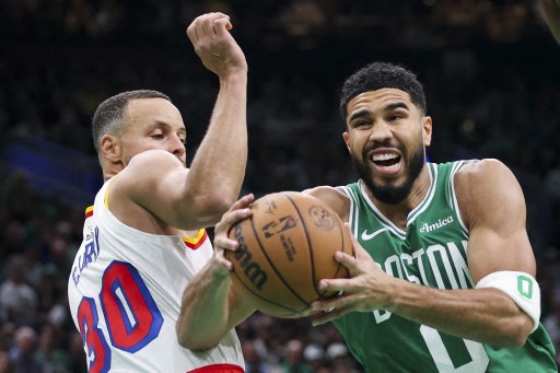 Di sisi lain, Jayson Tatum menjadi ujung tombak Celtics dengan torehan 32 poin, sementara Derrick White menyumbang 26 poin serta enam rebound untuk kekalahan kedua Boston musim ini.