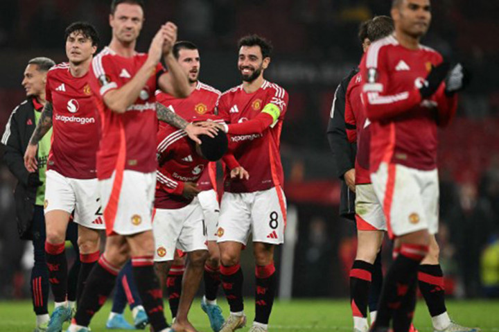 Manchester United (MU) menorehkan kemenangan perdana pada ajang Liga Europa seusai mengalahkan PAOK dengan skor 2-0 di Stadion Old Trafford, Manchester, Jumat, 8 November 2024 dini hari WIB.