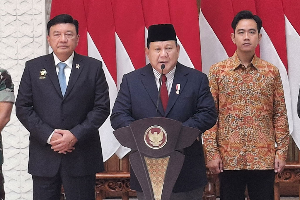 Prabowo sempat memberikan konferensi pers sebelum lepas landas dari Pangkalan TNI AU Halim Perdanakusuma, Jakarta Timur. Prabowo mengungkap akan memulai lawatan dengan mengunjungi Republik Rakyat Tiongkok (RRT).