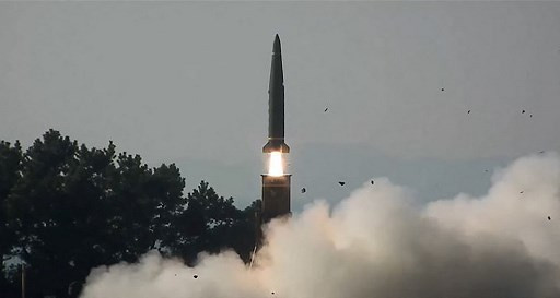 Korea Selatan meluncurkan sebuah rudal balistik permukaan-ke-permukaan 'Hyunmoo-II' ke Laut Kuning pekan ini. Peluncuran tersebut sebagai bentuk unjuk kekuatan setelah serangkaian peluncuran rudal oleh Korea Utara baru-baru ini.