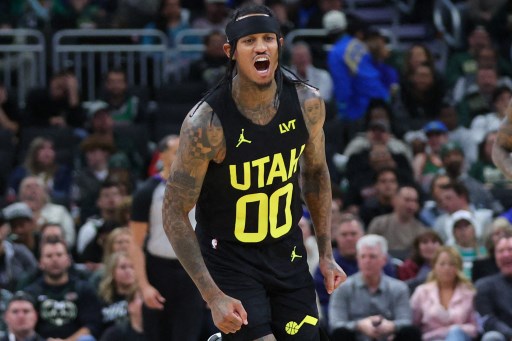 Sementara itu, Jordan Clarkson mencetak 18 poin dari bangku cadangan untuk memimpin perolehan poin Jazz.