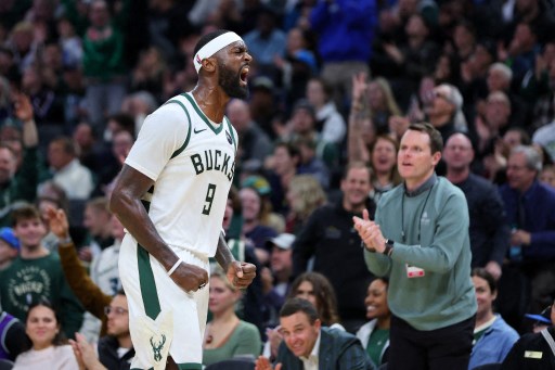 Milwaukee Bucks akhirnya mengakhiri tren negatif dengan kemenangan meyakinkan 123-100 atas Utah Jazz, di Fiserv Forum, Milwaukee, Jumat, 8 November 2024 WIB. Kemenangan tersebut sekaligus menghapuskan enam kekalahan beruntun yang membuat mereka berada di dasar klasemen Wilayah Timur NBA.