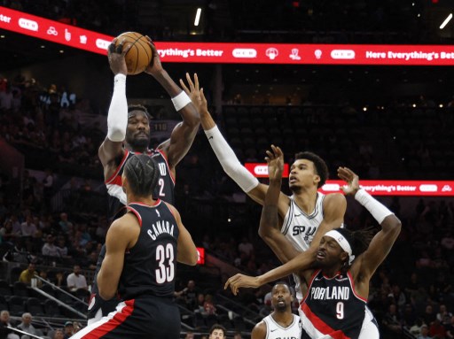 Di kubu Trail Blazers, Deandre Ayton memimpin perolehan poin dengan 21 poin dan 10 rebound, disusul Jerami Grant yang juga menyumbang 21 poin dan Anfernee Simons yang mencetak 19 poin.