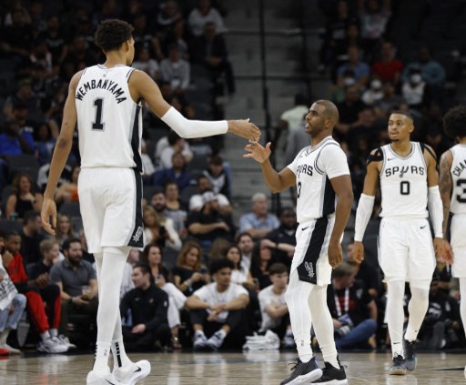 San Antonio Spurs sukses meraih kemenangan 118-105 atas Portland Trail Blazers dalam laga di Frost Bank Center, San Antonio, Jumat, 8 November 2024 WIB. Spurs tampil tanpa kepala pelatih mereka, Gregg Popovich.