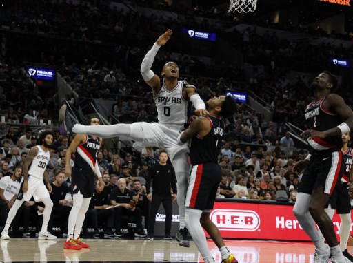 Keldon Johnson dan Malaki Branham tampil impresif dengan masing-masing mencetak 17 poin untuk Spurs, yang sekaligus berhasil memutus dua kekalahan beruntun mereka.