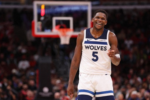 Anthony Edwards tampil memukau dengan mencetak 33 poin, delapan rebound, dan enam assist untuk membawa Minnesota Timberwolves mengalahkan Chicago Bulls 135-119 pada laga lanjutan NBA di United Center, Chicago, Jumat, 8 November 2024 WIB.