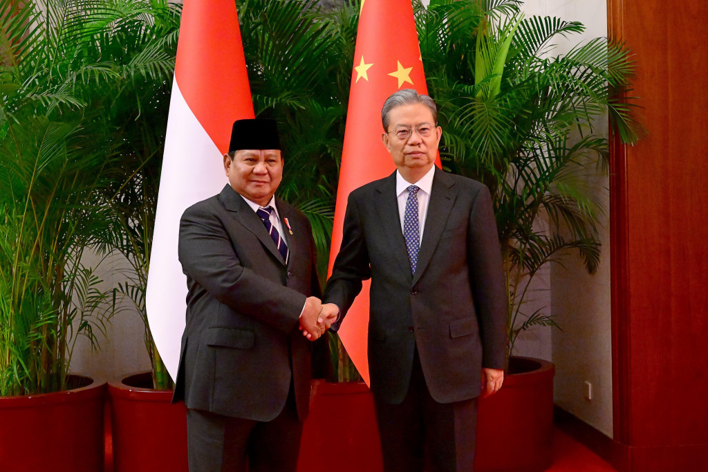Presiden Prabowo Subianto melakukan pertemuan bilateral dengan Ketua Kongres Rakyat Nasional (National People's Congress) Republik Rakyat Tiongkok (RRT), Zhao Leji pada Sabtu, 9 November 2024. Pertemuan tersebut digelar di salah satu ruangan yang ada di Great Hall The People, Beijing.