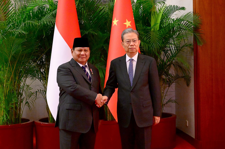 Presiden Prabowo Subianto melakukan pertemuan bilateral dengan Ketua Kongres Rakyat Nasional (National People's Congress) Republik Rakyat Tiongkok (RRT), Zhao Leji pada Sabtu, 9 November 2024. Pertemuan tersebut digelar di salah satu ruangan yang ada di Great Hall The People, Beijing.
