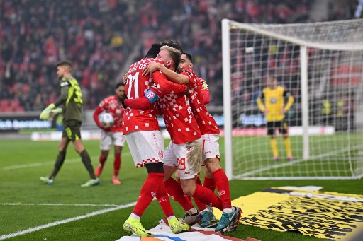 Dengan hasil tersebut Dortmund turun ke peringkat tujuh klasemen Liga Jerman dengan 16 poin dari 10 pertandingan, sedangkan Mainz naik ke posisi 11 dengan 13 poin. 