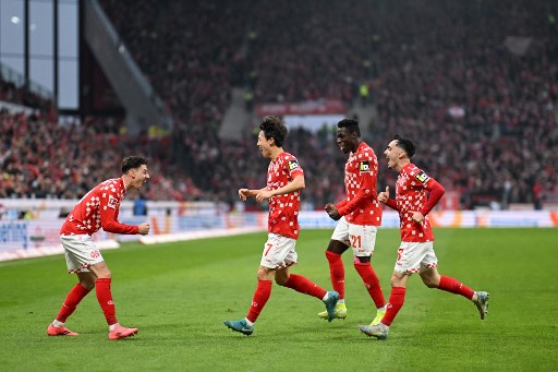 Bertanding di kandang lawan di Stadion Mewa Arena, Dortmund kebobolan tiga gol yang dibuat Lee Jae-sung, Jonathan Burkardt, dan Paul Nebel. Mereka sempat memperkecil ketertinggalan lewat Serhou Guirassy.