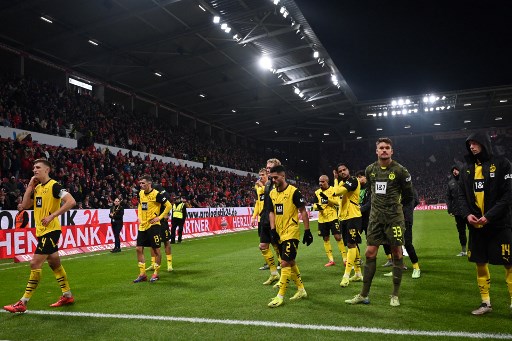 Borussia Dortmund harus mengakui keunggulan tuan rumah Mainz dengan skor 3-1,  dalam pertandingan pekan ke-10 Liga Jerman, Sabtu, 9 November 2024 waktu setempat.