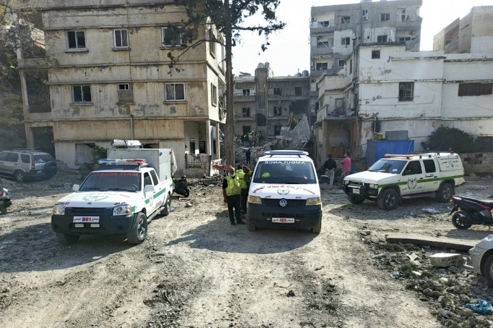 Serangan di kota-kota Lebanon pada Sabtu kemarin menewaskan 13 orang, termasuk tujuh petugas medis dari kelompok penyelamat yang berafiliasi dengan Hizbullah dan sekutunya Amal, kata kementerian kesehatan. Setidaknya 20 orang tewas dalam serangan Israel pada hari Sabtu di dataran timur di sekitar kota bersejarah Baalbek, kata kementerian kesehatan.