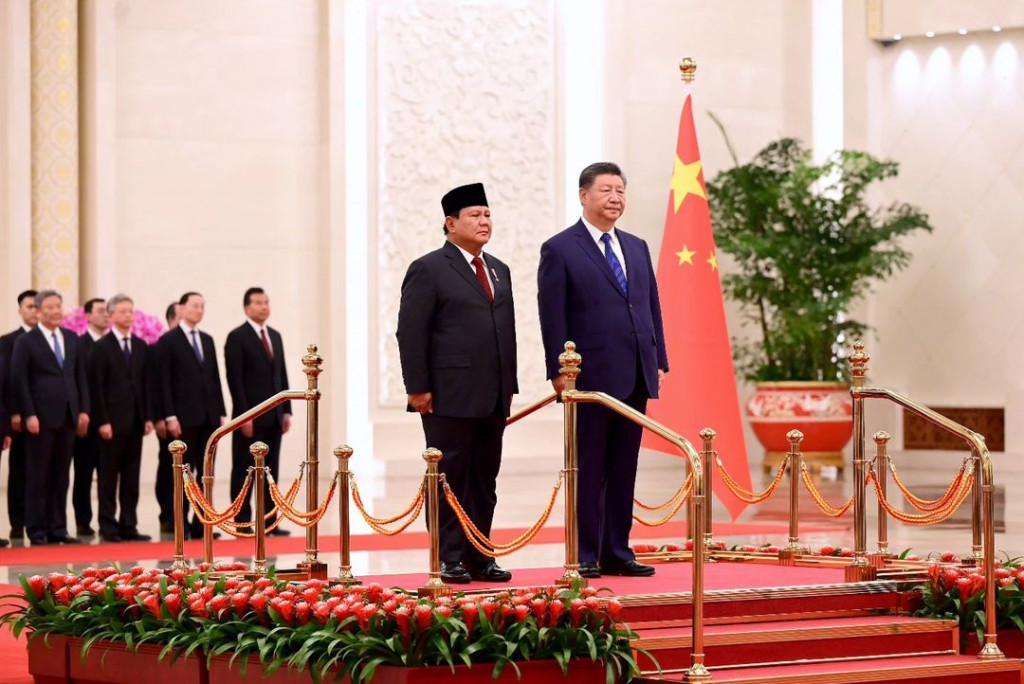 Presiden Republik Indonesia Prabowo Subianto menemui Presiden Republik Rakyat Tiongkok (RTT) Xi Jinping di Great Hall of The House, Beijing, Tiongkok. Prabowo menegaskan komitmennya untuk terus meningkatkan hubungan kerja sama antara Indonesia dan Tiongkok untuk kemakmuran dan stabilitas dunia.