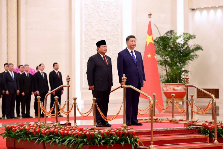 Presiden Republik Indonesia Prabowo Subianto menemui Presiden Republik Rakyat Tiongkok (RTT) Xi Jinping di Great Hall of The House, Beijing, Tiongkok. Prabowo menegaskan komitmennya untuk terus meningkatkan hubungan kerja sama antara Indonesia dan Tiongkok untuk kemakmuran dan stabilitas dunia.