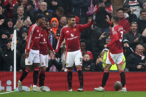 Manchester United (MU) melanjutkan tren positif dengan menekuk Leicester City dengan skor 3-0 pada pekan ke-11 Liga Inggris di Stadion Old Trafford, Manchester, Minggu, 10 November 2024.