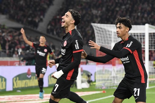 Berkat kemenangan ini Frankfurt masih menempati peringkat ketiga klasemen sementara Liga Jerman dengan 20 poin, sedangkan VfB Stuttgart turun ke posisi 11 dengan 13 poin dari 10 pertandingan.