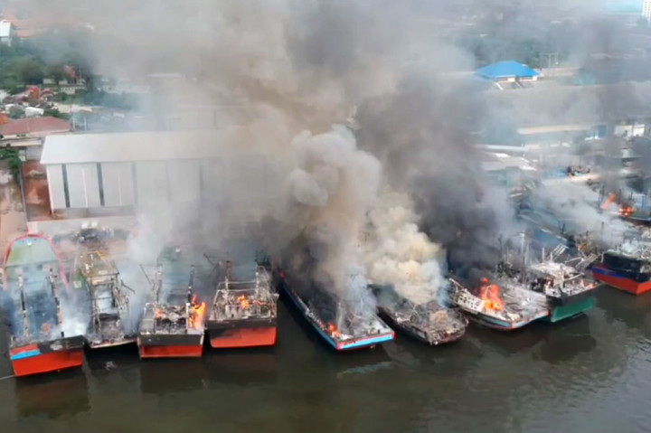 Kapolres Pekalongan Kota AKBP Prayudha Widiatmoko mengatakan tidak ada korban jiwa maupun luka dalam musibah kebakaran tersebut. Saat ini pihaknya sedang mengumpulkan keterangan saksi di lokasi kejadian.