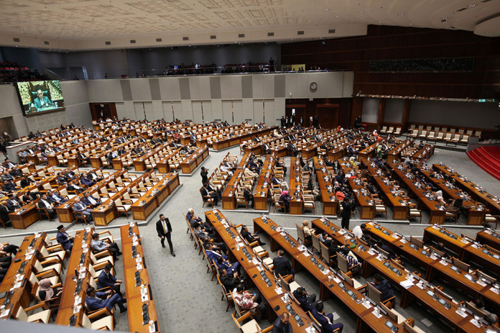 Rapat Paripurna Ke-7 DPR Masa Persidangan I Tahun Sidang 2024-2025 menyetujui Rancangan Undang-Undang tentang Perubahan atas Undang-Undang Nomor 2 Tahun 2024 tentang Provinsi Daerah Khusus Jakarta menjadi RUU usul inisiatif DPR.