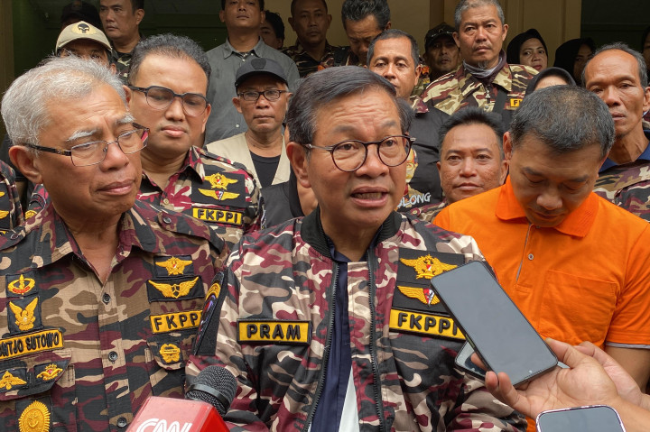 “Hari ini saya minta semua anak kolong di setiap RT/RW di Jakarta untuk dukung Mas Pram, jangan ragu. Ini karena taruhannya sangat besar,