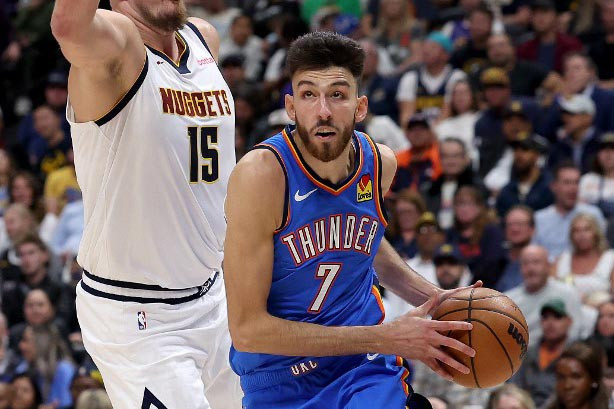 Mengutip laman resmi NBA, Holmgreen memiliki catatan rata-rata 16,4 poin, 8,7 rebound, 2 assist, dan 2,6 blok per pertandingan, dam menjadi salah satu pemain paling efisien bagi Thunder musim ini. Bahkan dia menduduki peringkat ketiga di NBA dalam hal blok per pertandingan.