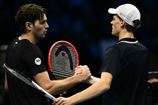 Upaya Jannik Sinner dalam mengakhiri musim gemilangnya dengan trofi ATP Finals di Turin, Italia, berlanjut Rabu, 13 November 2024 pagi WIB, dengan cara meyakinkan.
