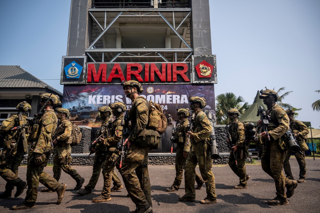Selama latihan berlangsung, sejumlah kapal perang, tank, pesawat tempur, kapal pendarat, helikopter serbu, dan ribuan personel militer dari kedua negara itu bekerja sama melakukan penyerangan setelah pendaratan amfibi di Pantai Banongan.   
