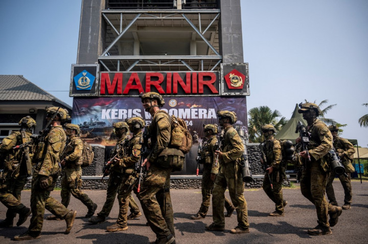 Selama latihan berlangsung, sejumlah kapal perang, tank, pesawat tempur, kapal pendarat, helikopter serbu, dan ribuan personel militer dari kedua negara itu bekerja sama melakukan penyerangan setelah pendaratan amfibi di Pantai Banongan.   